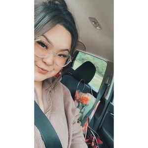 Meet your Posher, Olivia